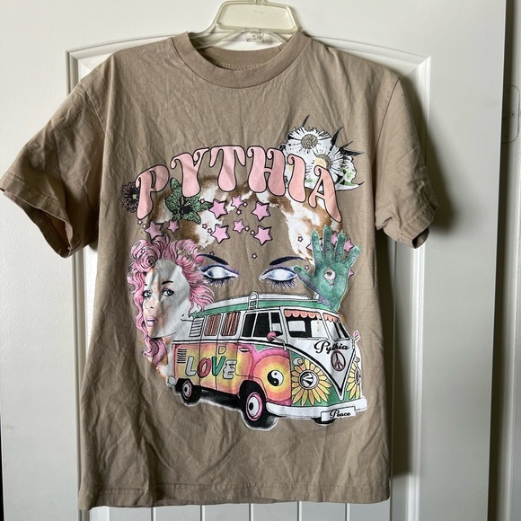 Pythia Tshirt - Picture 1 of 4